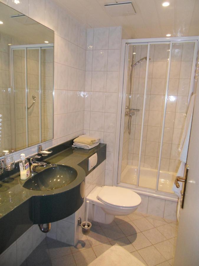 Hotel Gruener Baum Bretzenheim Exteriör bild