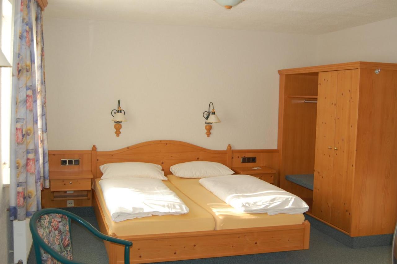 Hotel Gruener Baum Bretzenheim Exteriör bild