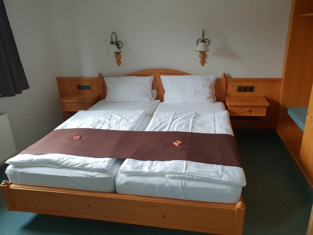 Hotel Gruener Baum Bretzenheim Exteriör bild