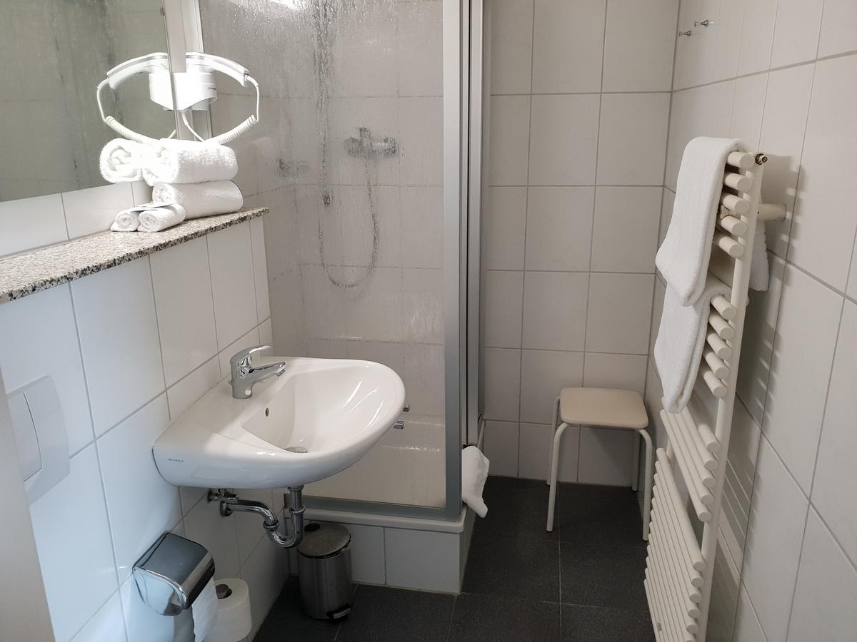 Hotel Gruener Baum Bretzenheim Exteriör bild